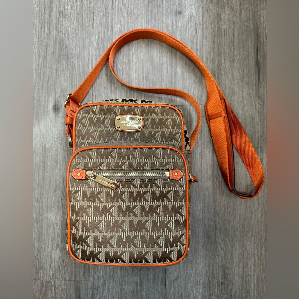 Michael Kors. L: 6 1/4” x H: 8” x W: 3.5” . Brown/Orange w/ gold logo.